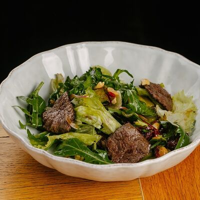 Тёплый салат с телятиной в Родина южной кухни по цене 1450 ₽