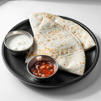 Кесадилия с цыпленком и грибами в Sunrise по цене 438 ₽