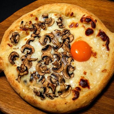 Хачапури по-аджарски с грибами в Рога Лося по цене 350 ₽