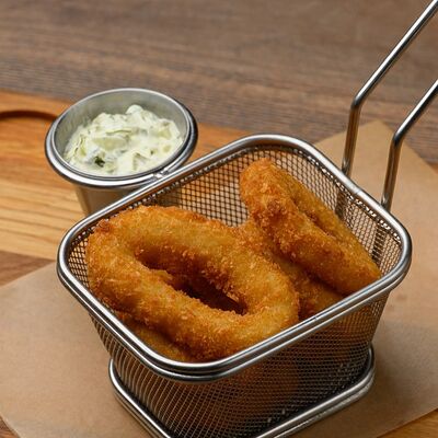 Луковые кольца с пикантным соусомв Bronze lion по цене 400 ₽