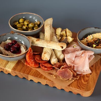 Антипасти в Napoli Italian bistro по цене 990 ₽