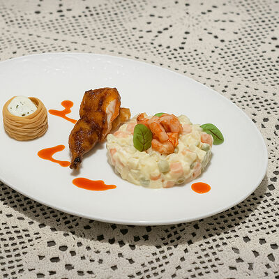 Оливье с раковыми шейками, перепёлкой и облепихой в Краса по цене 927 ₽