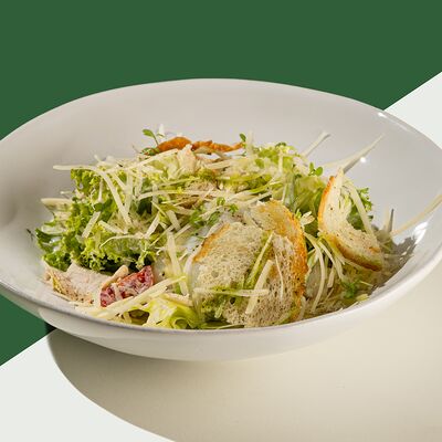 Цезарь с курицей в Семейное бистро Монти по цене 690 ₽