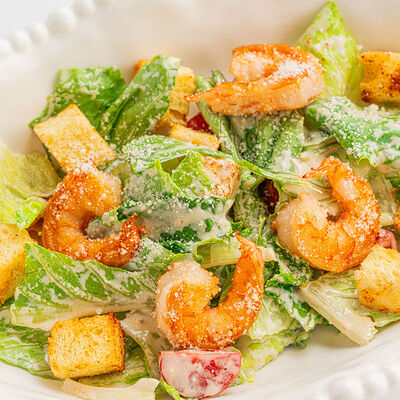 Цезарь с креветками в Morricone pizza & wine по цене 760 ₽