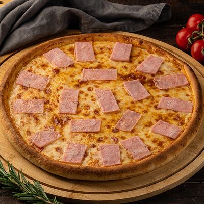 Пицца с ветчиной в Lucky Cheese Pizza по цене 955 ₽