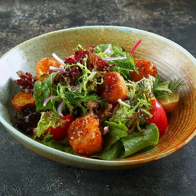 Салат с треской в Пряности & Радости на Васильевском по цене 550