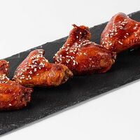 Крылья куриные под соусом BBQ 4 шт в Hungry Wolf Bar