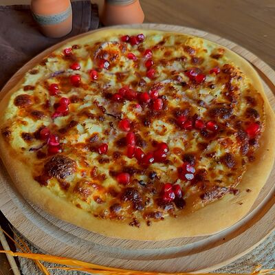 Катами-пицца с чесночным соусомв Gio bistro по цене 820 ₽