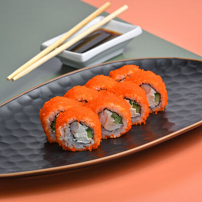 Ролл Калифорния с тигровой креветкой в Зебры по цене 650 ₽