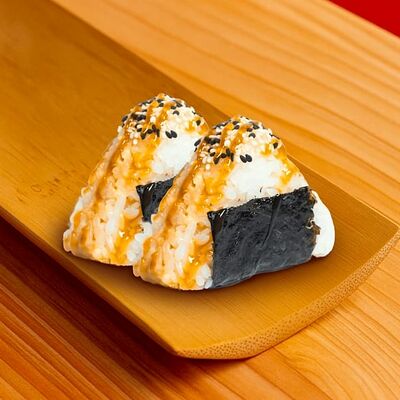 Онигири с цыпленоком спайси в Kurama Ramen по цене 330 ₽