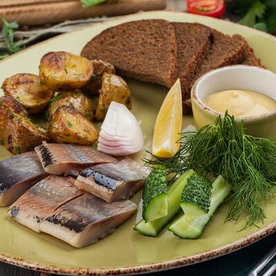 Тихоокеанская сельдь с печеным картофелем в Кукумбер по цене 460