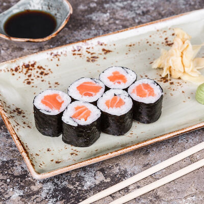 Ролл с лососем в ЛарисуВаннуХочу по цене 290