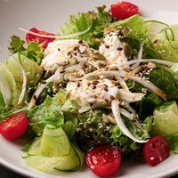 Зелёный салат с домашним сыромв Осип Терлеев