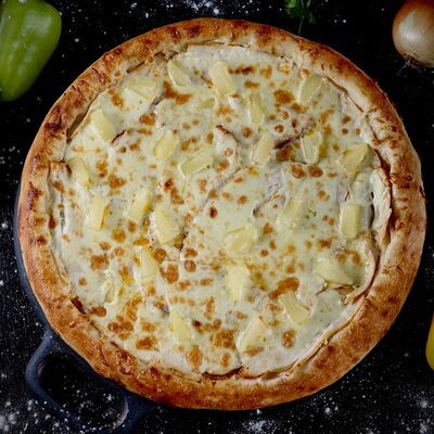 Пицца Курица с ананасом 38 см в Hot Pizza по цене 1400 ₽
