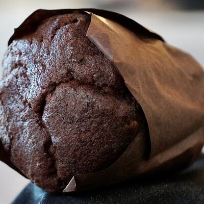 Шоколадный маффин в Cosmo пицца пучча по цене 130 ₽