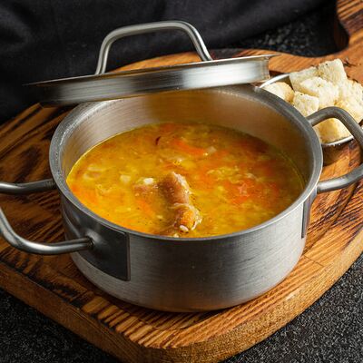 Гороховый суп на копченых ребрышках с брискетом в Jager restopub по цене 670 ₽