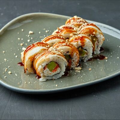 Ролл с угрем, креветкой и киви в Mesto Sushi & Grill по цене 680
