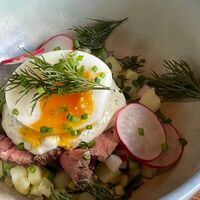 Окрошка с ростбифом в More More