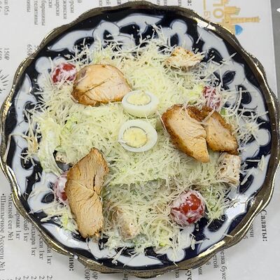 Цезарь с курицей в Золотая Бухара по цене 535 ₽