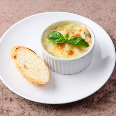 Жюльен с лососем и шпинатом в Chento по цене 630 ₽