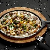 Мясная сковородочка в Mesto Sushi & Grill