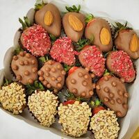 Клубника в молочном бельгийском шоколаде Mix Milky в MCakes - торты и десерты