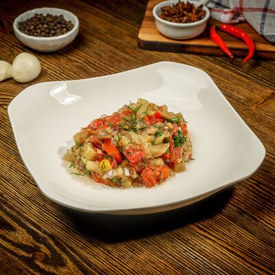 Салат из запеченных овощей в Пловная по цене 420 ₽