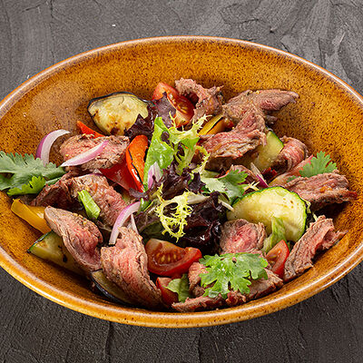 Салат со стейком в Колбасофф по цене 750