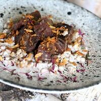 Томленые телячьи щечки с кедровой кашей в ФедяДичь