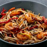 Вок с креветками в NonameLoungeSpb