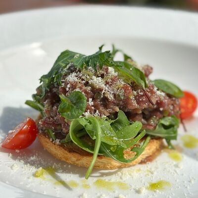 Тартар из телятины в Wine & Vine по цене 1470 ₽