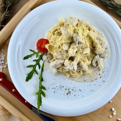 Паста с курицей и грибами в Корпус О бар по цене 470 ₽