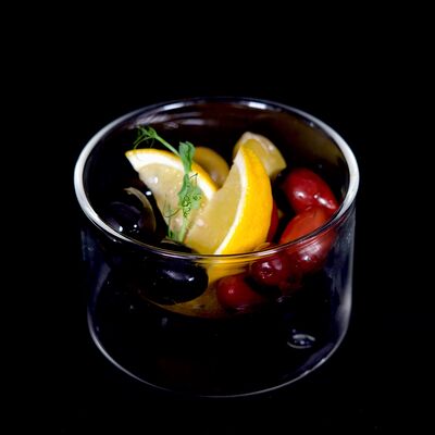 Ассорти из маслин и оливок в Imna Lounge по цене 450 ₽