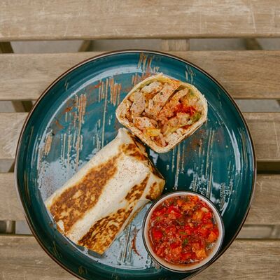 Буррито с курицей в Mexo Food Bar по цене 490 ₽
