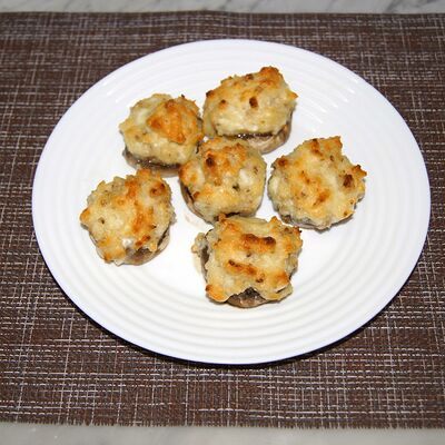 Шляпки шампиньонов с сыром в Шашлыки & Пироги по цене 450 ₽