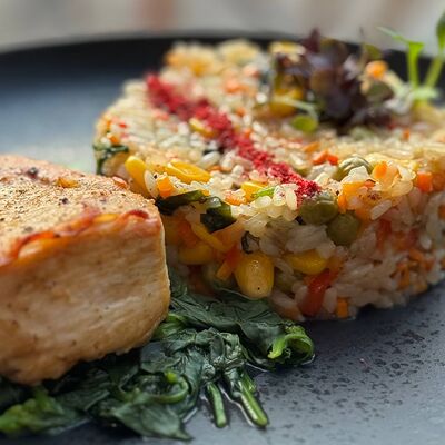 Стейк из индейки с рисом и овощами в Hookah time по цене 625 ₽