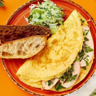 Омлет с куриной грудкой и зеленью в Поль Бейкери по цене 435 ₽