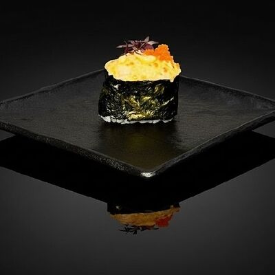 Запеченный гункан с тунцом в Бейкер суши по цене 289 ₽