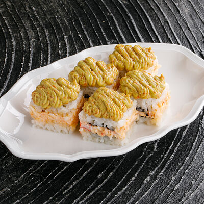 Ролл с острым крабом и муссом из авокадо в Ginza по цене 1990 ₽