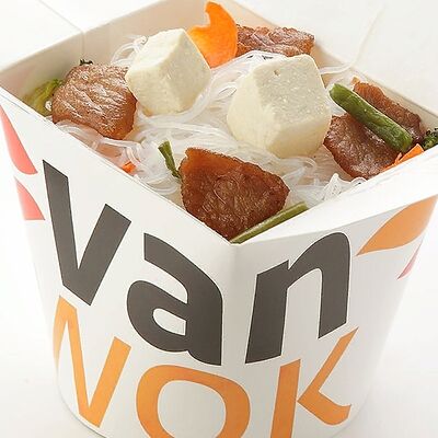 Рисовая лапша со свининой и сыром тофу в Vanwok по цене 546 ₽