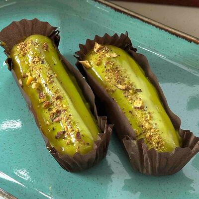 Эклер с фисташкой в Моне по цене 220 ₽