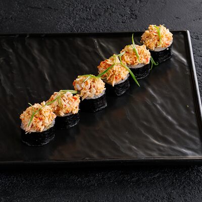 Острый ролл со снежным крабом в Мама Пицца & Роллы по цене 360 ₽