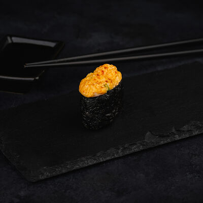 Гункан запеченный кани спайси в Суши Фикс по цене 120 ₽