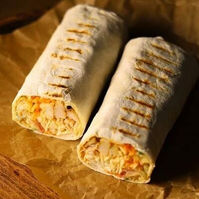 Шаверма с корейской морковью в лаваше в Место bistroШаверма в кляре по цене 439 ₽