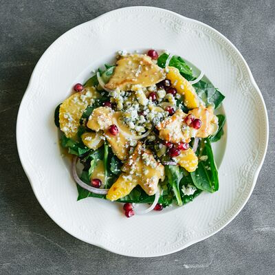 Салат с куриным филе, апельсином, дорблю и медово-горчичным соусом в Semplice Secondfloor по цене 410 ₽