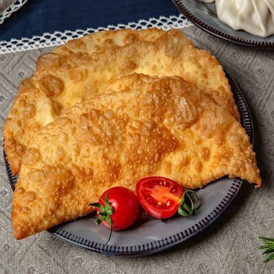 Чебурек с говядиной и свининой в ЧебуречнаяСССР по цене 260 ₽