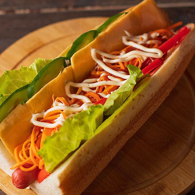 Хот-дог королевский с сыром мини в Hot Chicken по цене 26000 ₽