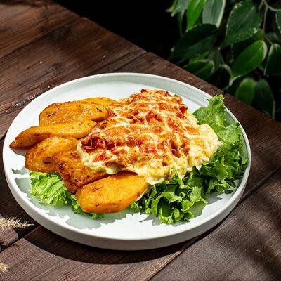 Отбивная из курицы с ананасом и картофелем в Грин по цене 350 ₽