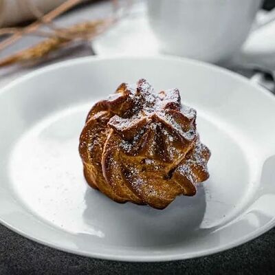 Профитроль с заварным кремом в Хлеб да булки и любовь по цене 150 ₽