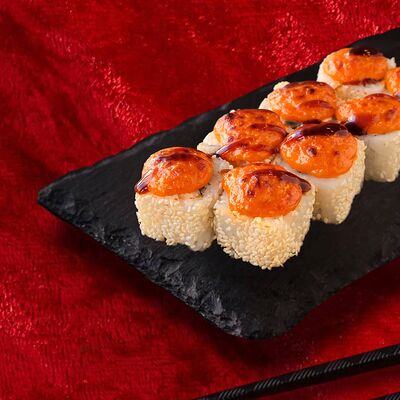 Запеченный ролл с лососем Тануки в Рыбин Гуд Sushi Premium по цене 710 ₽